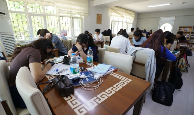 Kahramanmaraş Kütüphanelerinde Gençler Sınava Hazırlanıyor