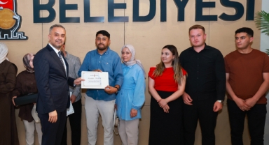 Onikişubat Belediyesi’nin Evlilik Okulu’nu Tamamlayan İlk 50 Çift Sertifikalarını Aldı
