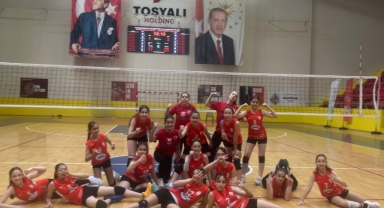 Onikişubat Belediyespor Midi Kız Voleybol Takımı Türkiye Şampiyonası Yolunda