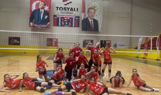 Onikişubat Belediyespor Midi Kız Voleybol Takımı Türkiye Şampiyonası Yolunda