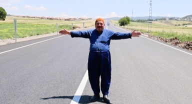 Yenilenen Yolu Gören Vatandaş, 