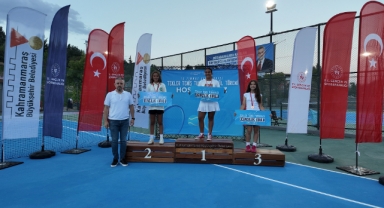 15 Temmuz Spor Vadisi’nde Ödüllü Tenis Turnuvasında Şampiyonlar Belli Oldu