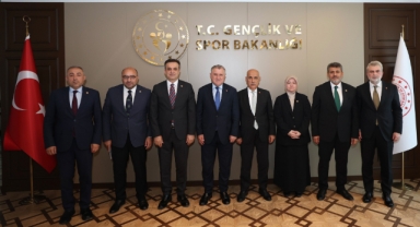 AK Parti Kahramanmaraş Heyeti Gençlik ve Spor Bakanı Bak ile Bir Araya Geldi