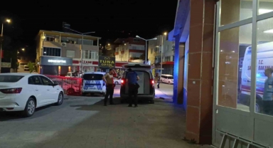 Babasını Darp Eden Ağabeyini Bıçakladı