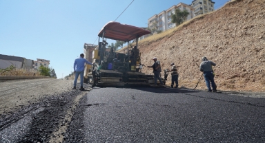 Büyükşehir, Dulkadiroğlu Aslanbey’de Asfalt Mesaisini Durmaksızın Sürdürüyor