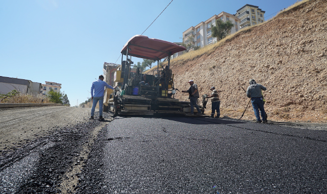 Büyükşehir, Dulkadiroğlu Aslanbey’de Asfalt Mesaisini Durmaksızın Sürdürüyor