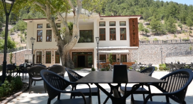 Büyükşehir’in Çınaraltı Çay Bahçesi, Hizmete Açılıyor