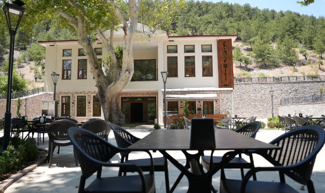 Büyükşehir’in Çınaraltı Çay Bahçesi, Hizmete Açılıyor