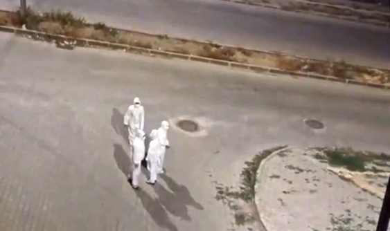 Elbistan'da Gece Görülen Beyaz Koruyucu Tulum Giyen Şahıslar Merak Uyandırdı