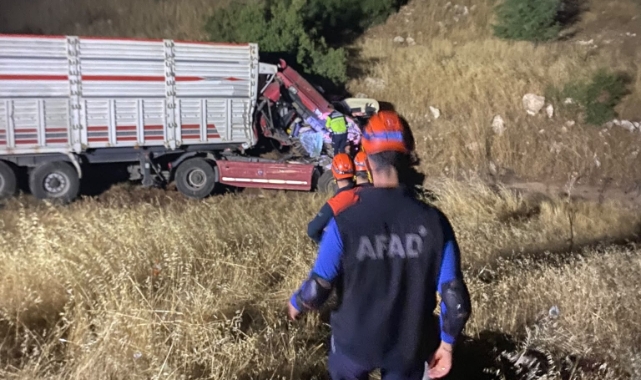 Kahramanmaraş'ta Kamyon Tıra Arkadan Çarptı: 1 Yaralı