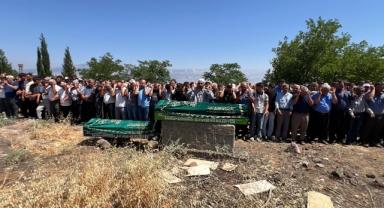 Trafik Kazasında Hayatını Kaybeden Anne-Oğul Kahramanmaraş'ta Son Yolculuğuna Uğurlandı