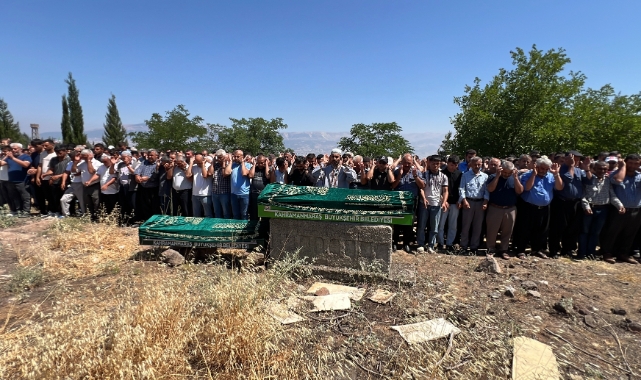 Trafik Kazasında Hayatını Kaybeden Anne-Oğul Kahramanmaraş'ta Son Yolculuğuna Uğurlandı