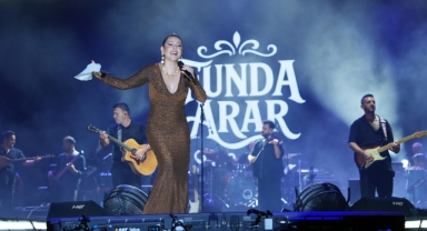 Ağustos Fuarı’nda Funda Arar Söyledi, 100 Bin Dinleyici Eşlik Etti