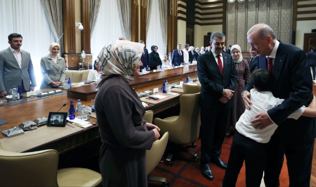 Cumhurbaşkanı Erdoğan, Ayser Çalık Ortaokulu Şehitlerinin Aileleriyle Bir Araya Geldi