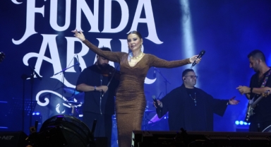 Kahramanmaraş'ta Ağustos Fuarında Funda Arar Konseri