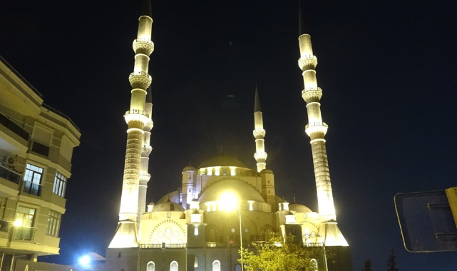 Mevlid Kandili'nde Abdülhamid Han Camii Doldu Taştı