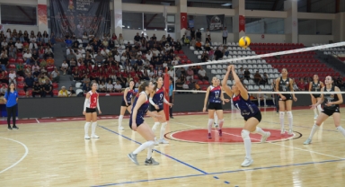 Büyükşehir’in Sultanları Lige Fırtına Gibi Başladı