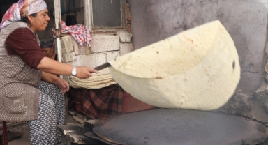 Kahramanmaraş'ta Kadınların İmece Usulü Yufka Ekmek Mesaisi