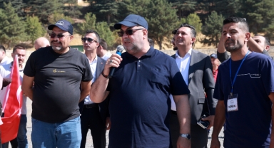 Yalnız Ardıç’ta Gökyüzü Renklendi, Festivalinin İlk Günü Coşkuyla Tamamlandı