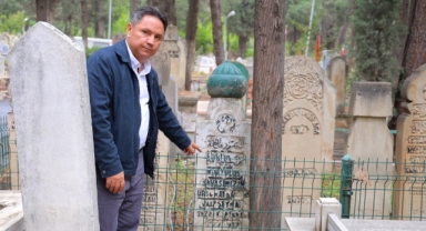 Eski Türkçe Harflerle Hazırlanan Mezar Taşının Ardındaki Şeyh Ali Sezai Efendi'nin Hikayesi