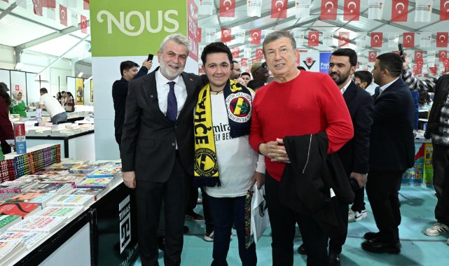 Futbol Efsaneleri Kitap Fuarı’nda Kahramanmaraşlılarla Buluştu