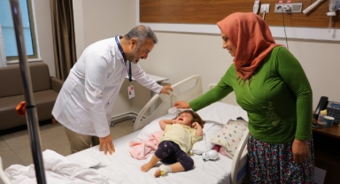 Kahramanmaraş’ta 1 Yaşındaki Bebeğin Böbreğinden 2 Santimlik Taş Çıkarıldı