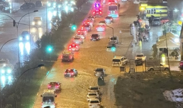 Kahramanmaraş'ta Sağanak Bazı Yolları Göle Çevirdi
