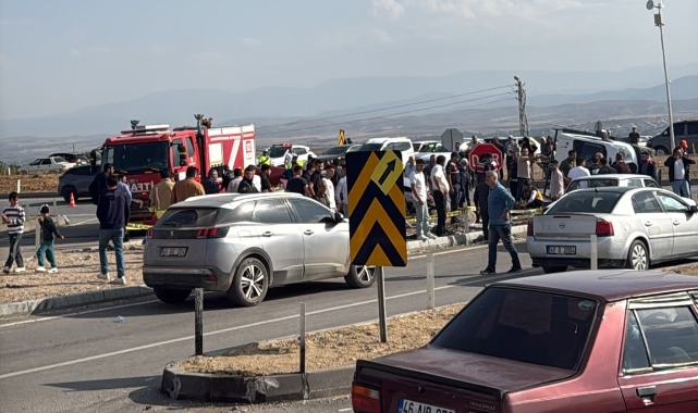 MHP'li Milletvekili ve İl Başkanının Konvoyunda Kaza: 1 Ölü, 4 Yaralı