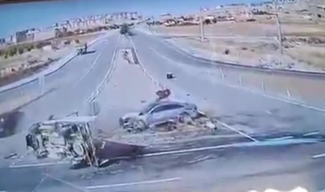 MHP’li Vekilin Yaralandığı Kaza Kamerada