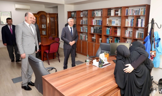 Siyam İkizleri Ayşe ve Sema, Azimleriyle Örnek Oluyor