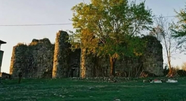 Tarihi Anacık Kalesi Zamana Direniyor