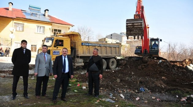 AFŞİNDEKİ HAREBE YAPILAR YIKILARAK KENTE KAZANDIRILIYOR…