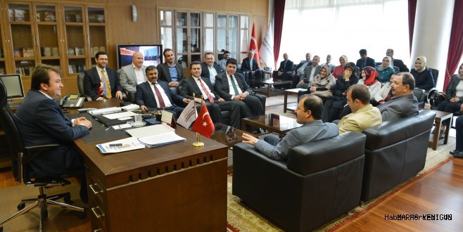 AK PARTİ İL YÖNETİMİNDEN BAŞKAN ERKOÇ’A HAYIRLI OLSUN ZİYARETİ