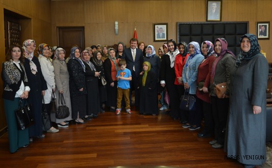 AK PARTİ KADIN KOLLARINDAN ZİYARET