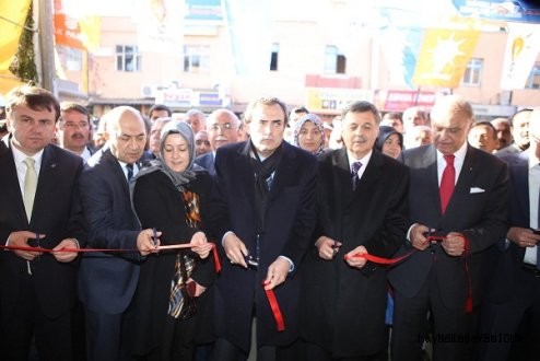 AK PARTİ TÜRKOĞLUNDA GÖVDE GÖSTERİSİ YAPTI..