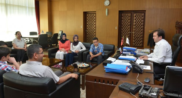 Başarılı öğrencilerden başkan Erkoç’a ziyaret