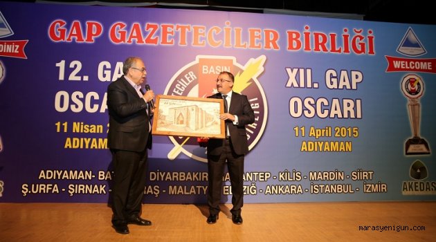 Başkan Güven'e bir ödülde Gap gazeteciler birliğinden geldi.