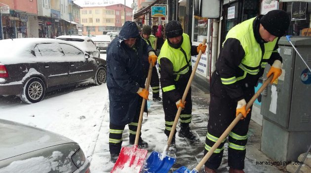 Büyükşehir Karları Temizliyor