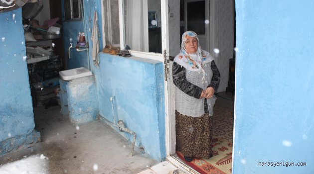 Buz Gibi Evinde Sıcak Bir Yardım Eli Bekliyor