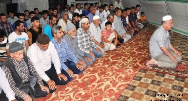 Çadır kentte ilk teravih ve sahur