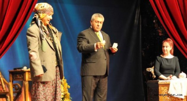 “DELİ BAHAR YARIŞIYOR” TİYATRO OYUNU SAHNELENECEK