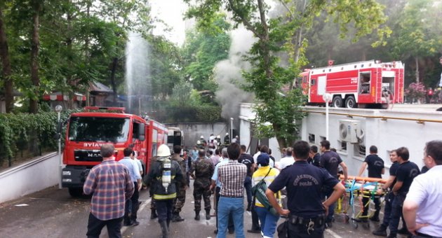 Emniyet Müdürlüğü Bahçesinde Patlama...