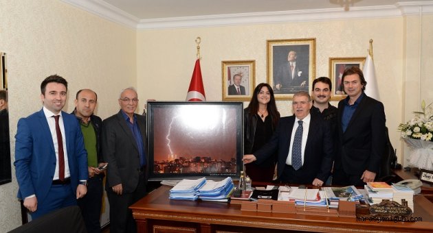 FOTOĞRAF SANATÇILARI BAŞKAN MAHÇİÇEK’İ ZİYARET ETTİ
