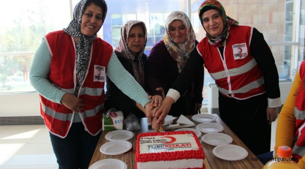 Genç Kızılay Bayan Gönüllülerini Unutmadı
