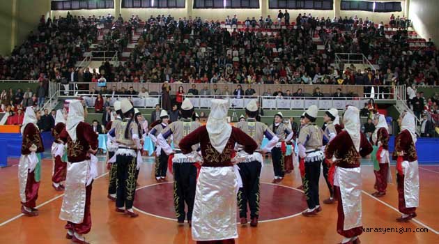 Halk oyunları görsel şölene dönüştü