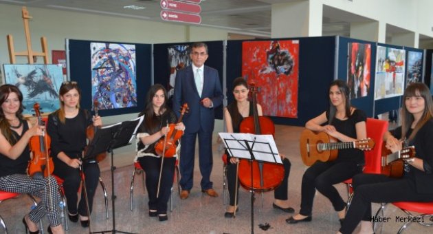 Hastane Fuaye alanındaki sergi ilgi odağı oldu