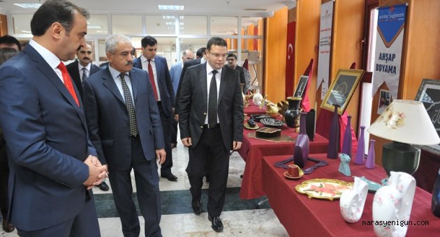 ‘HAYATA TUTUNMAK’ SERGİSİ AÇILDI