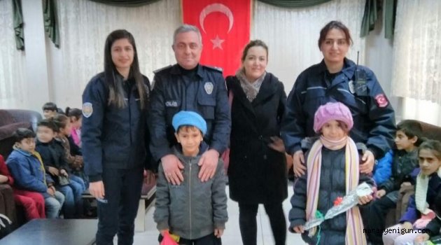 Kendileri Küçük, Yürekleri Büyük Öğrencilerimiz Polis Amcalarıyla Buluştu