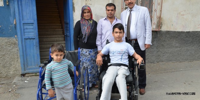 KÜÇÜK YUSUF’UN AKÜLÜ ARABA SEVİNCİ