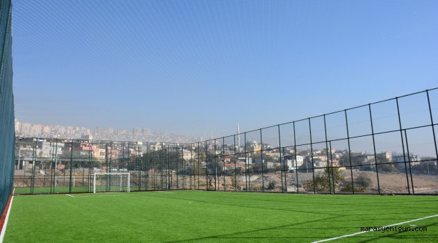 Malik Ejder’e İki Adet Halı Saha